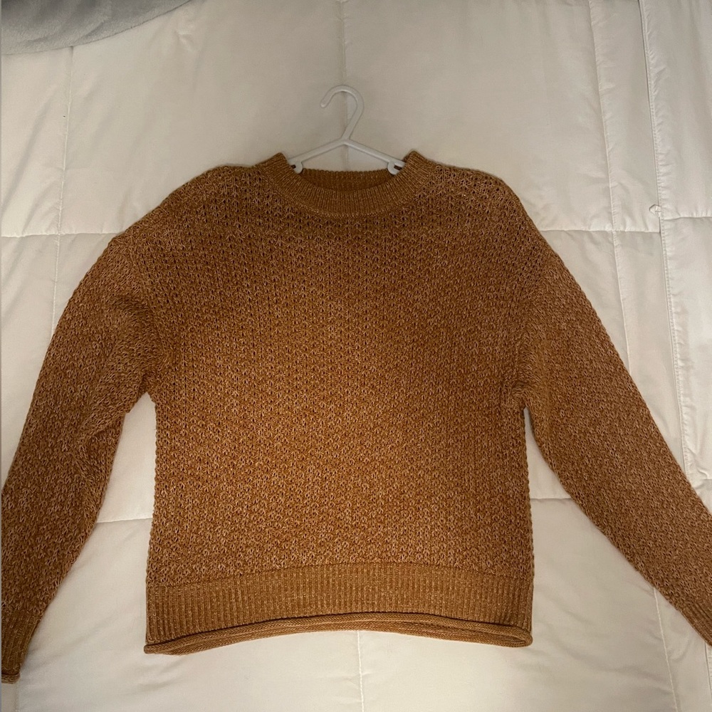 Universal thread target sweater